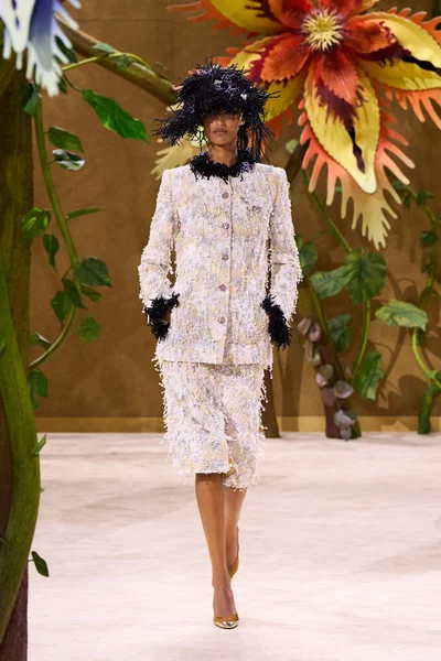 Look 17